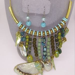 Necklace & matching small dangling Earrings